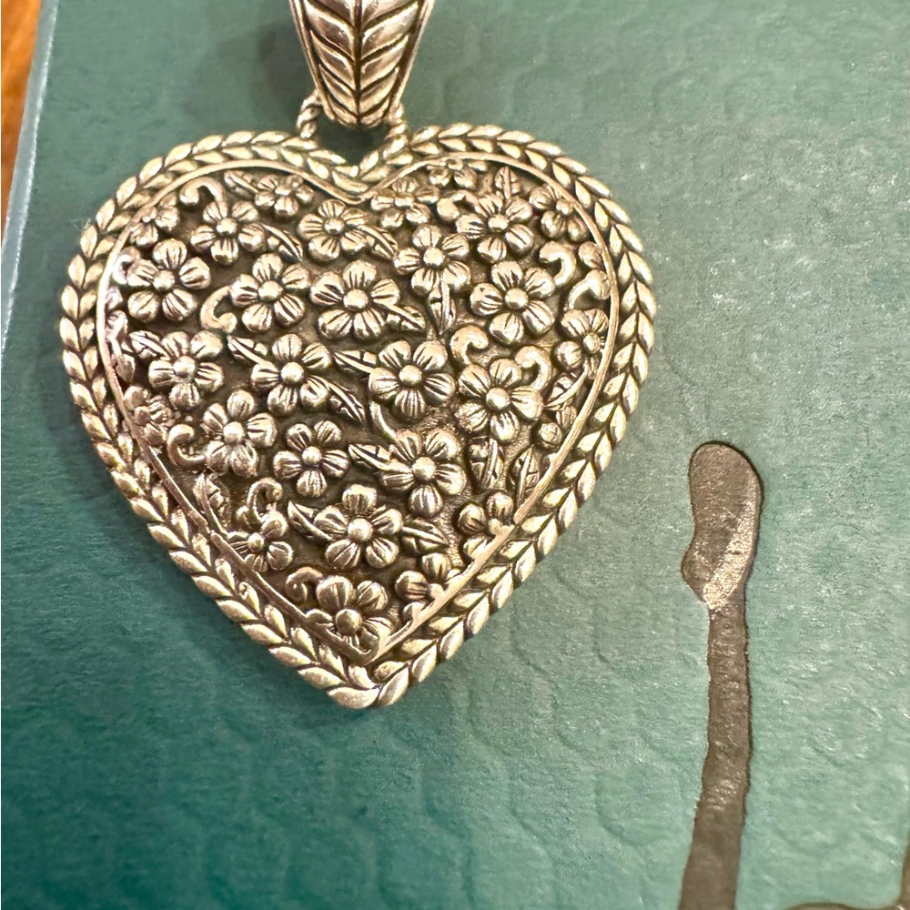 Jai John Hardy Sterling Silver Flower Heart Pendant Enhancer With Box & Pouch - Picture 2 of 3